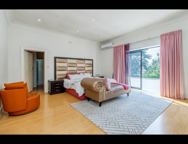 5 BEDROOM HOUSE FOR SALE IN HOUGHTON ESTATE